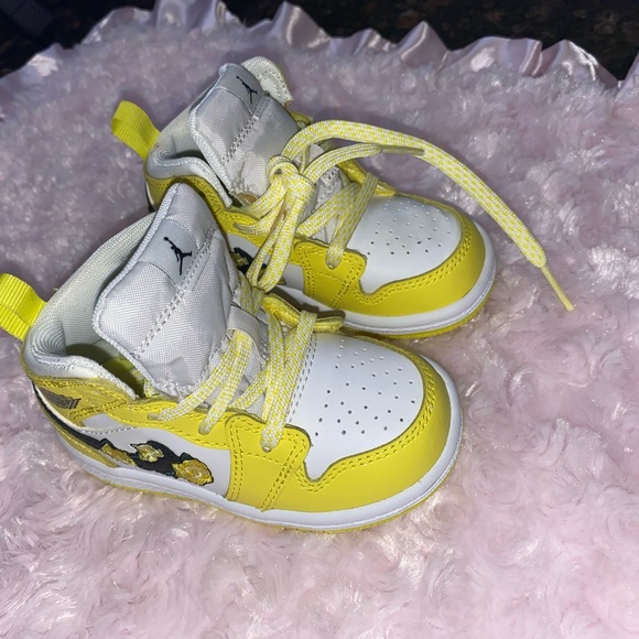 🌻Air Jordan 1 Mid SE TD🌻 - Picture 4 of 4